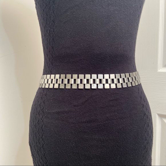 Vintage sliver tone coin and trunk medallion and link belly chain belt. Used - Picture 3 of 5